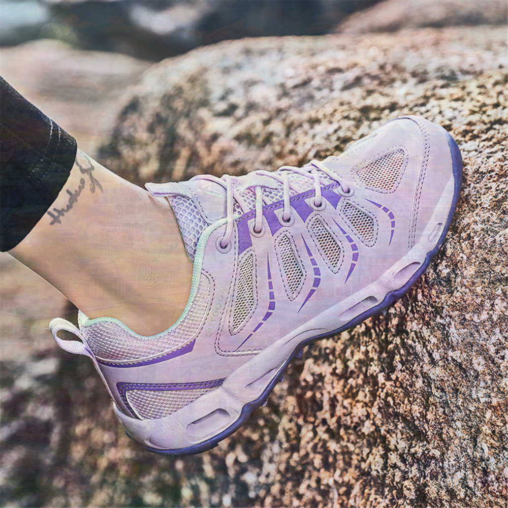 Sumer Round Tip Silver Sneaker - огляд і ціна Vintage And Collectible Stores
